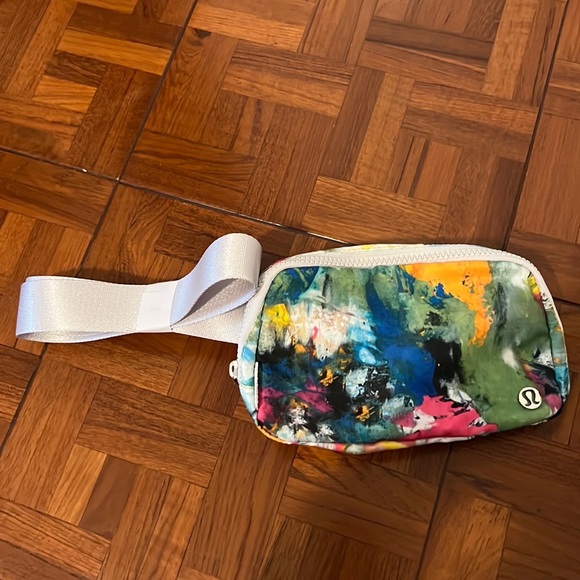 Lululemon Everywhere Belt Bag Mulitcolor SOLD OUT - Picture 2 of 2